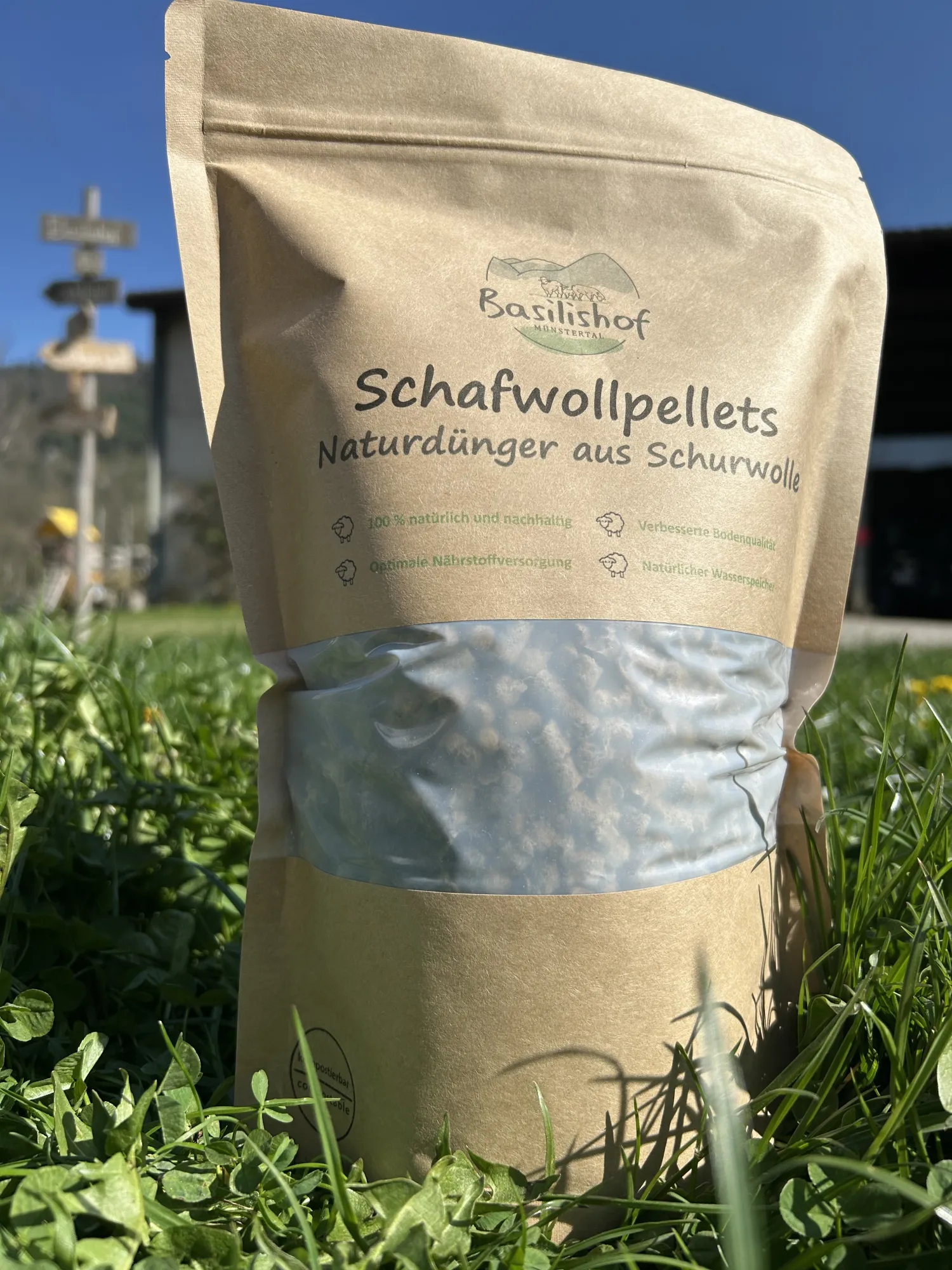 Schafwolldünger in nachhaltiger Verpackung vom Basilishof Schafwolldünger vom Basilishof Münstertal, nachhaltiges Naturprodukt in Verpackung | Basilishof Münstertal